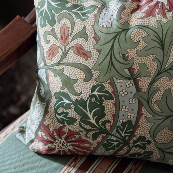 Cornflower hunt fabric product detail